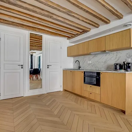 2bdr 5p Au Centre De In Downtown Paris