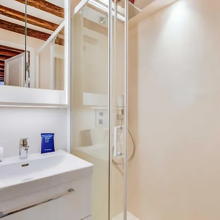 Apartment 2bdr 5p Au Centre De In Downtown Paris